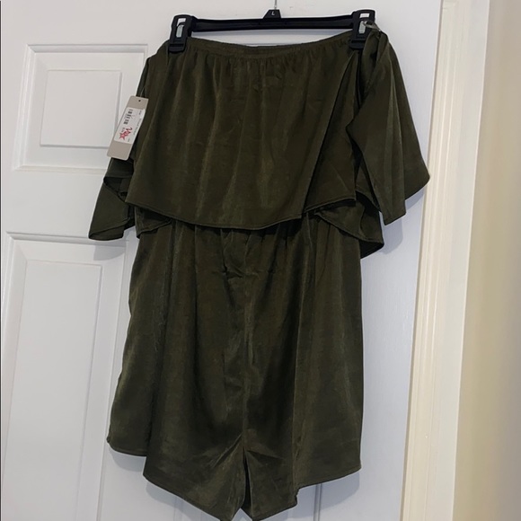 Off the shoulder strapless romper from LT - Picture 2 of 2